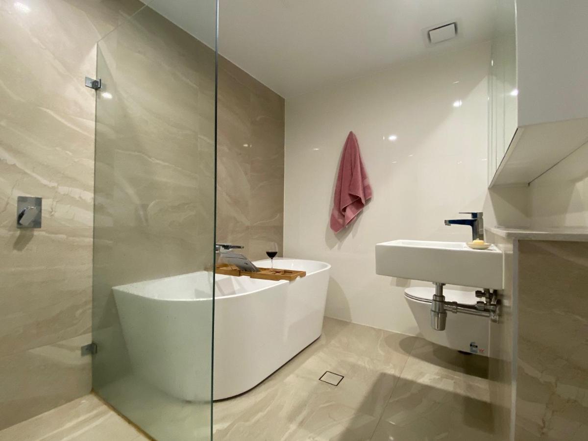 Luxury With Indoor Pool, Spa, Sauna, Gym, Netflix, Free Private Parking Appartamento